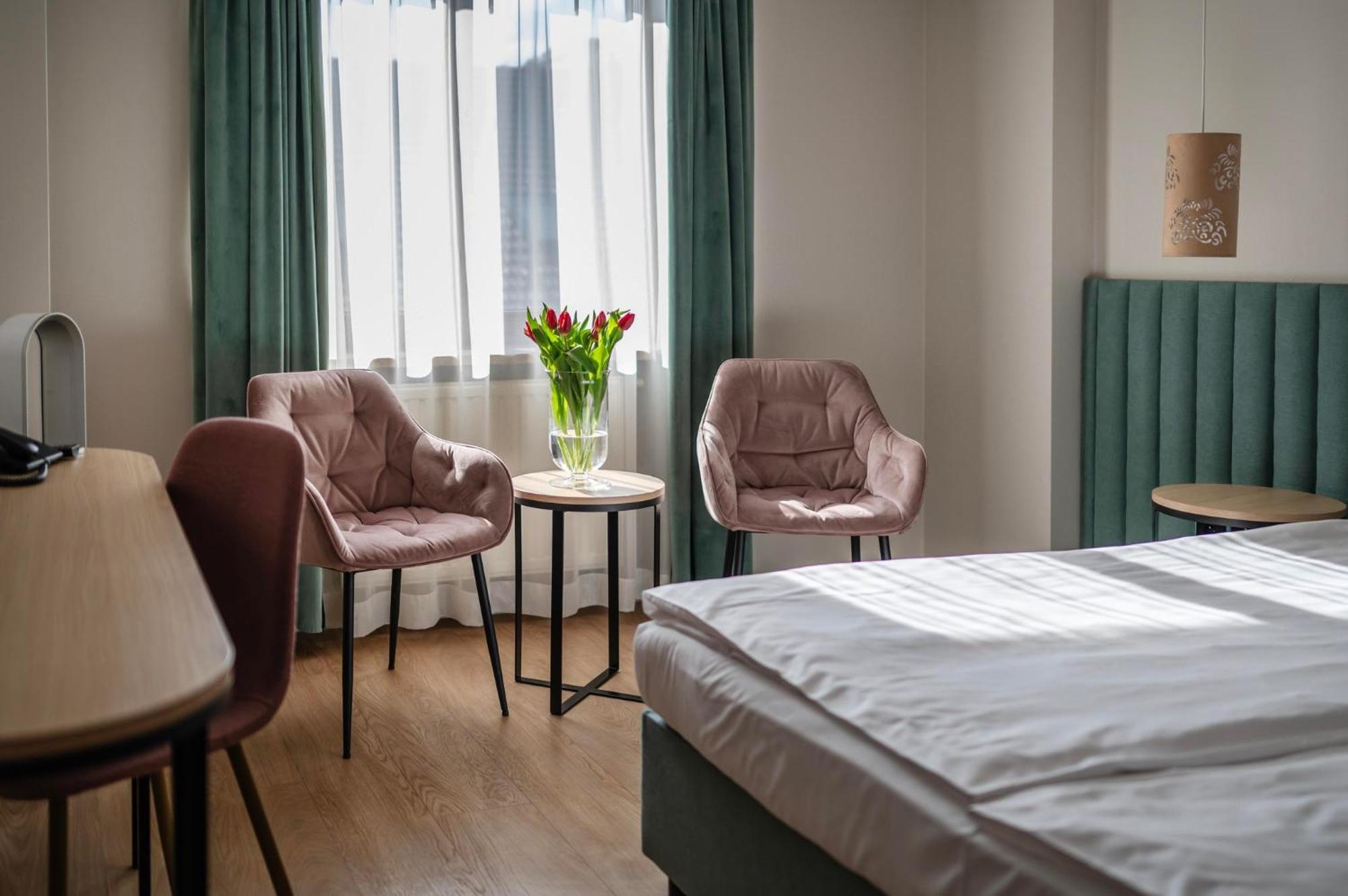 Hotel H12**** クラクフ エクステリア 写真